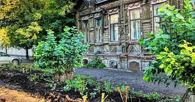 Цветник на ул. Никитина, 3
